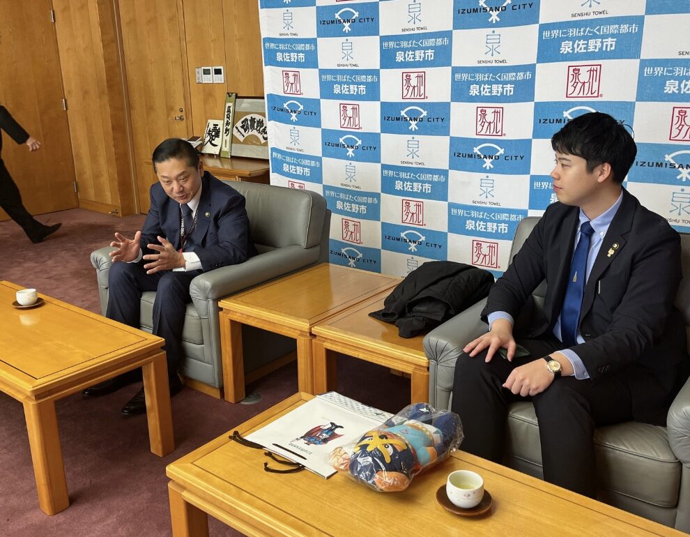 泉佐野市 千代松市長への視察の様子