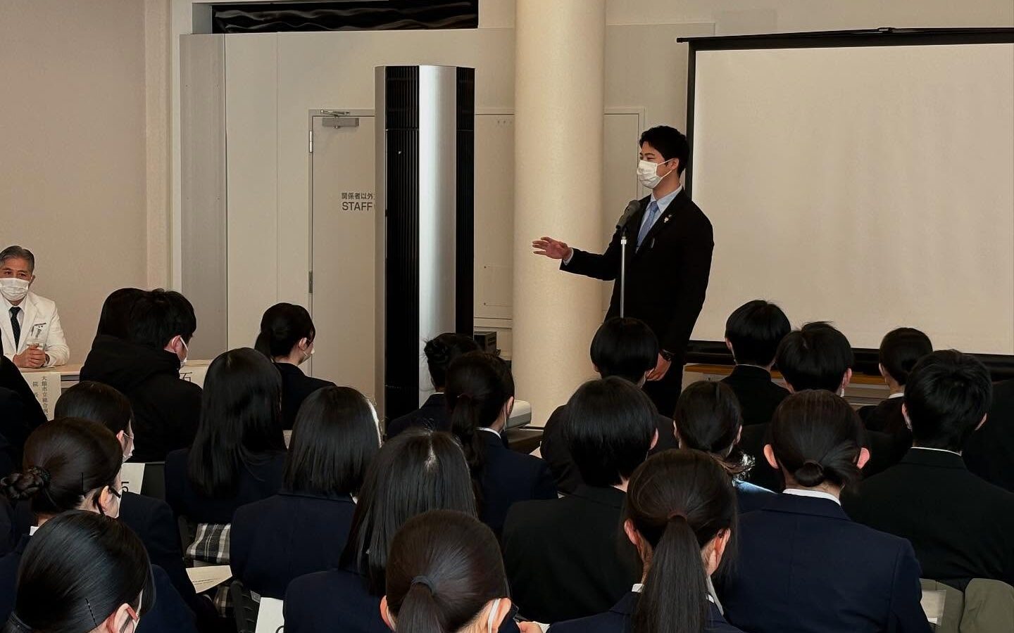高校生医療体験セミナーが大館市立総合病院で開催されました。
