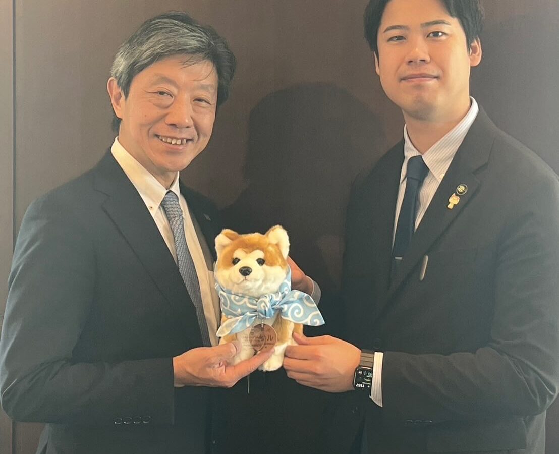 秋田犬のぬいぐるみ「マサル」が、セルリアンタワー東急ホテル公式インフルエンサーに…