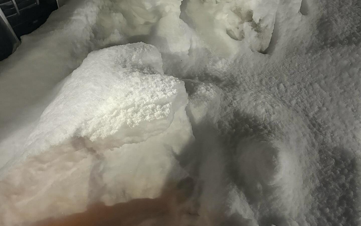 2月21日の大雪の名残を除雪…