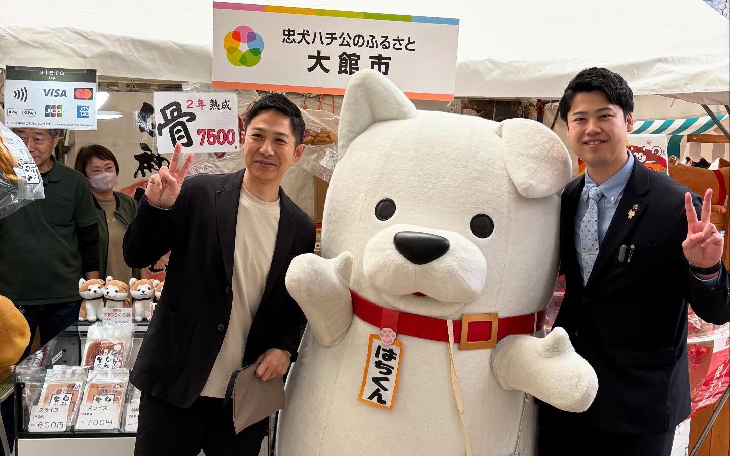 【鈴木知事も大館ブースでお買い物！】