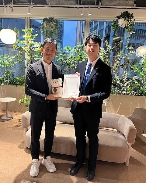 元プロサッカー選手であり、地域の子どもたちへの支援やスポーツ振興に力を注いでおら…