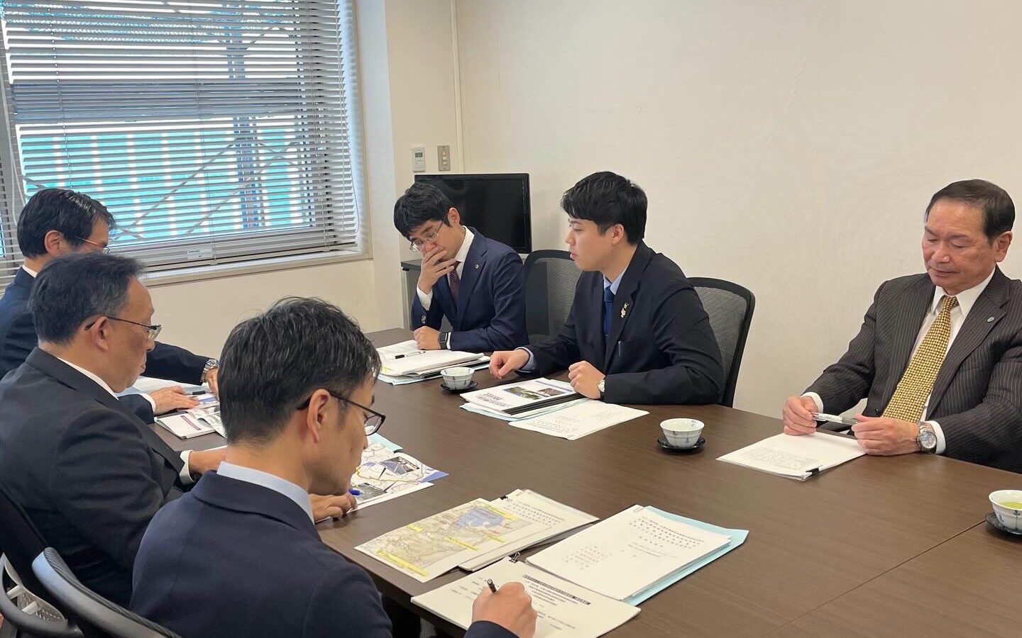11月19日、秋田県庁・県議会へ道路整備の要望 を行いました。
