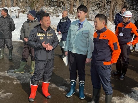 2月14日、知事とともに中山地区の果樹被害の現場を視察しました。