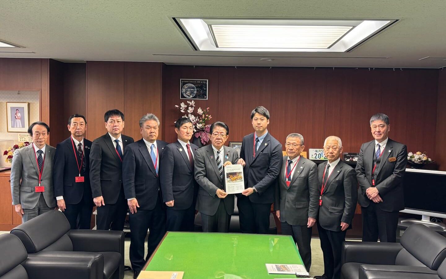 3月5日、秋田県北部9市町村の首長で国土交通省を訪問し、金子国土交通大臣に今冬の…