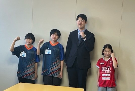 第32回全国ホープス選抜卓球大会に出場する選手の皆さんが、出場報告に来てくれまし…