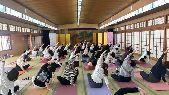 妻と娘と一緒に、美筋ヨガワークショップに参加してきました。