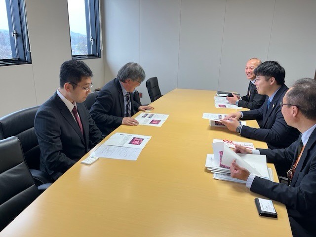 「みどりのプレゼント会」で配布する苗木を、エコシステム秋田株式会社様よりご寄贈い…