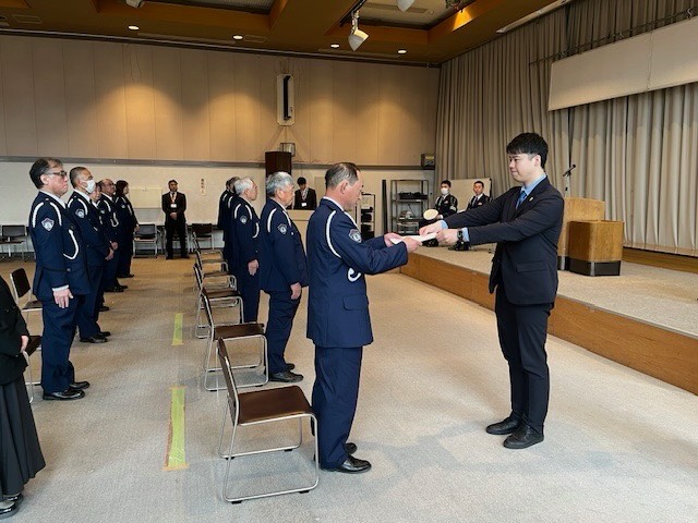 中央公民館において交通指導員委嘱状交付式を行いました。