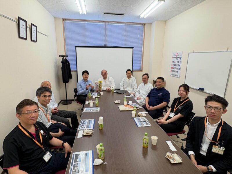 大館市二井田にある株式会社東北センバへ、市職員とともに伺い、工場を見学させていた…