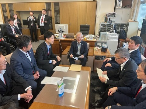 8月3日は、中央要望活動のため東京へ。